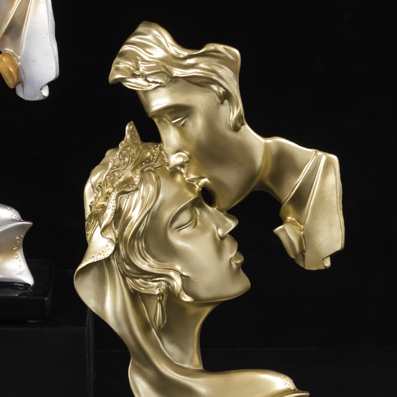 Amarion Romantic Couple Sculpture